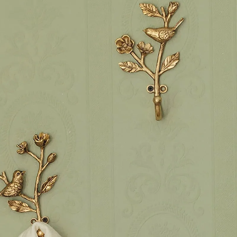 AvianCharm – Metal Wall Hook with Playful Bird Design