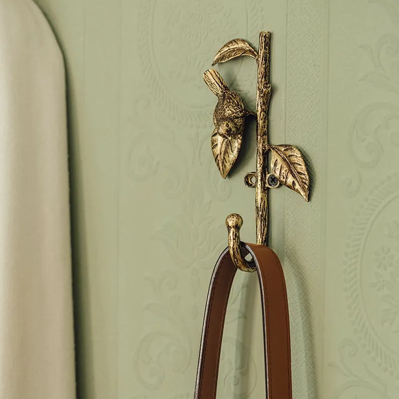 AvianCharm – Metal Wall Hook with Playful Bird Design